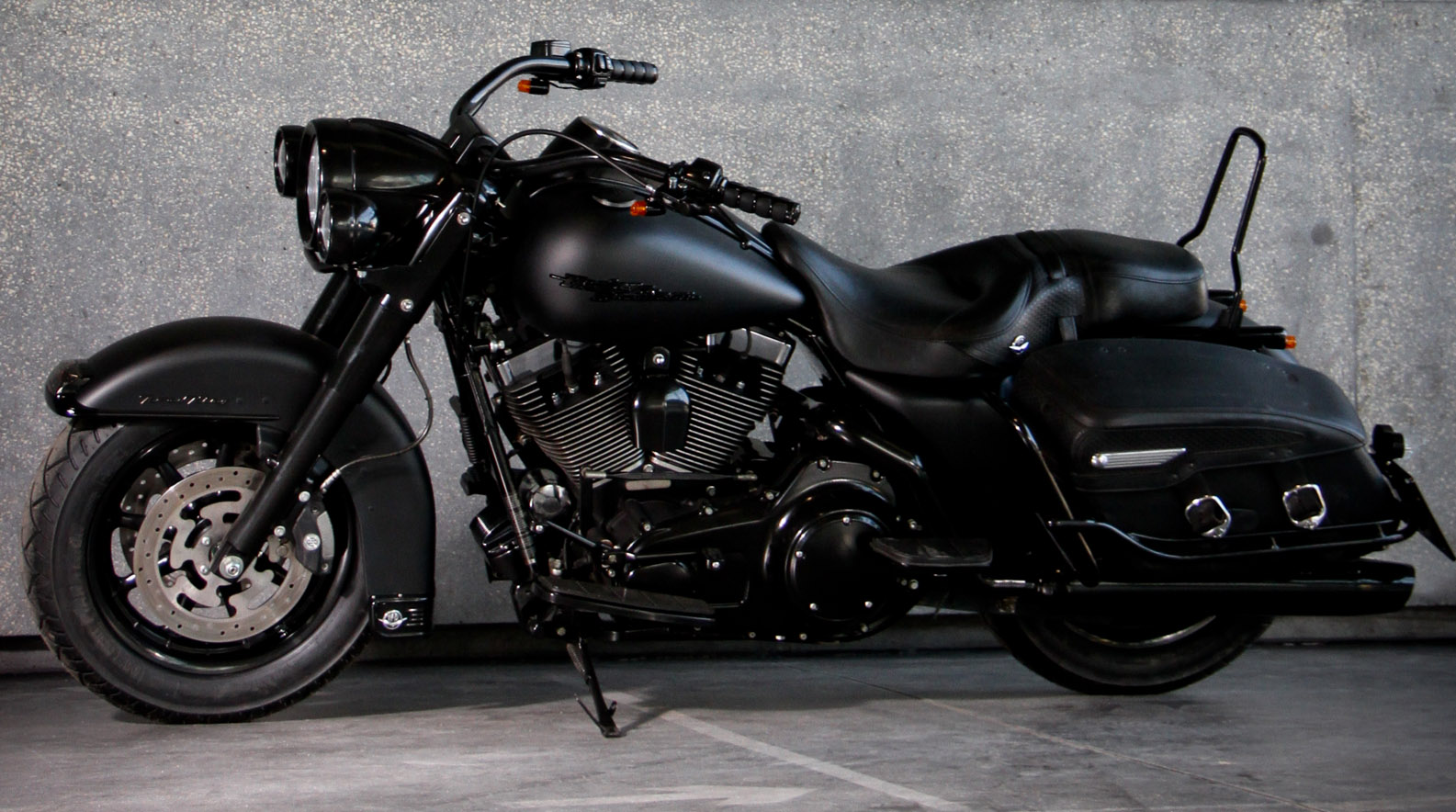 Harley-Davidson Road King - Black Custom