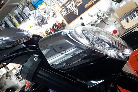 Wymiana przedniej lampy Suzuki m109r Boulevard na wersję z innego motocykla